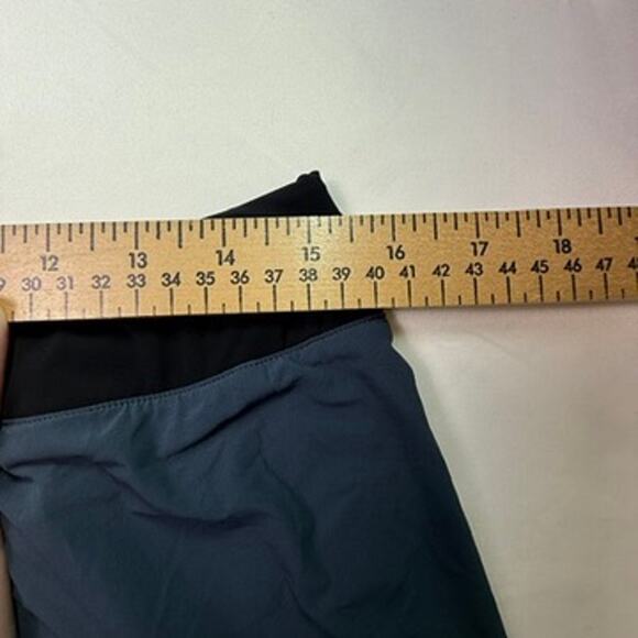 On Running Women’s Shorts Blue Black Lined Lightweight Athletic Size Medium - Picture 8 of 11